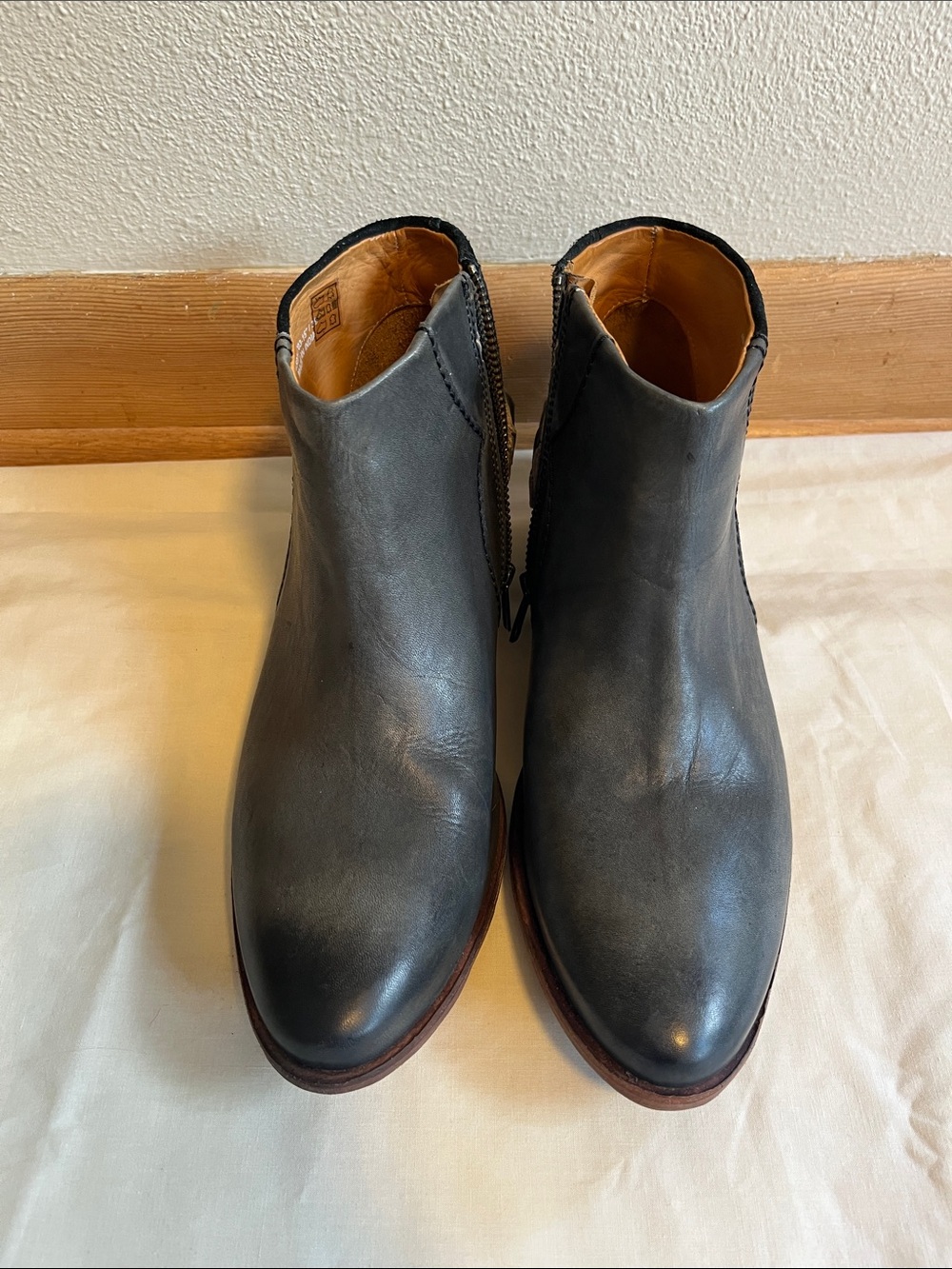 H By Hudson grey/black Leather Ankle Booties with Side Zip